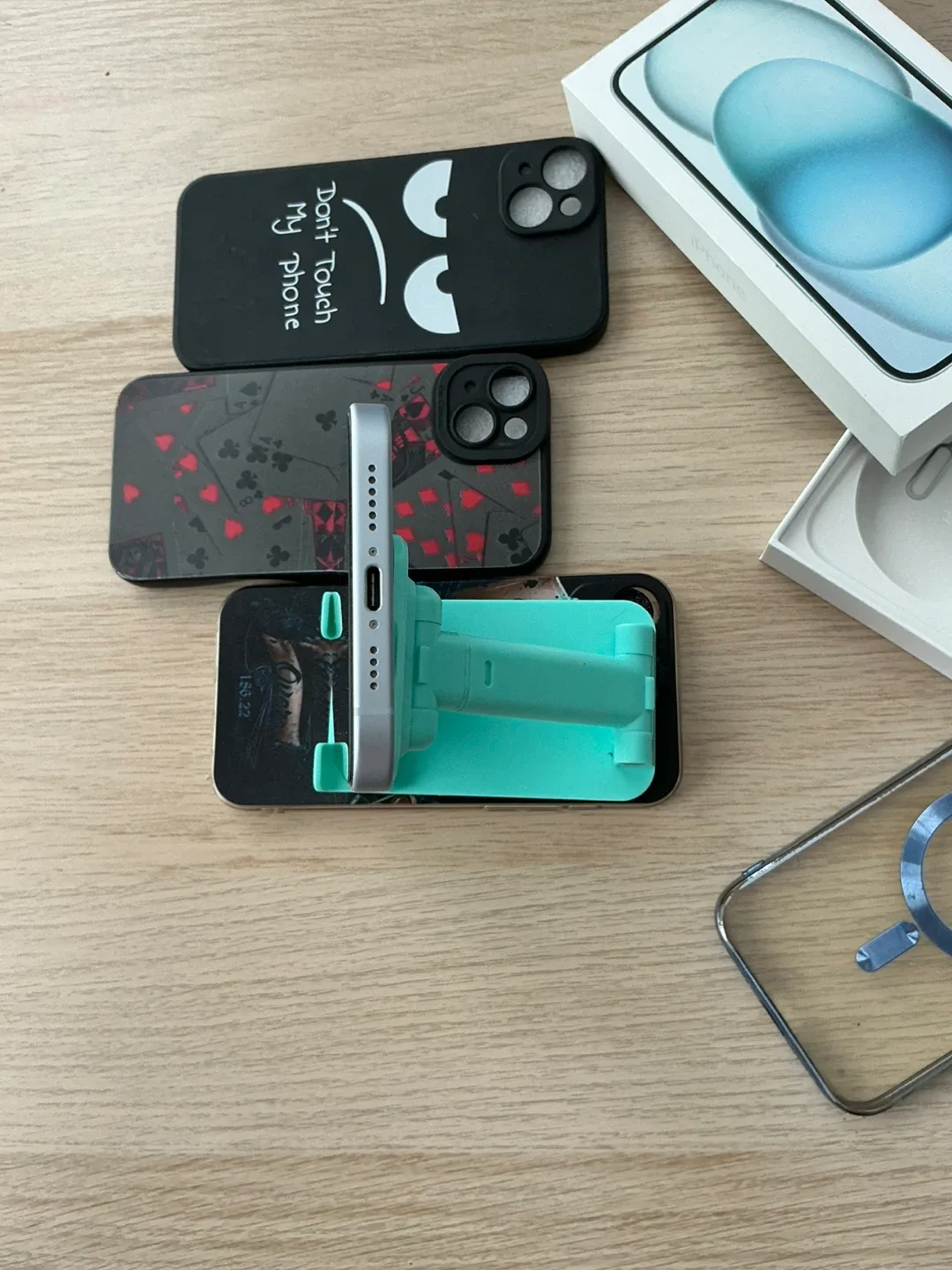 iPhone 15 Plus + Cases image indicator(3)