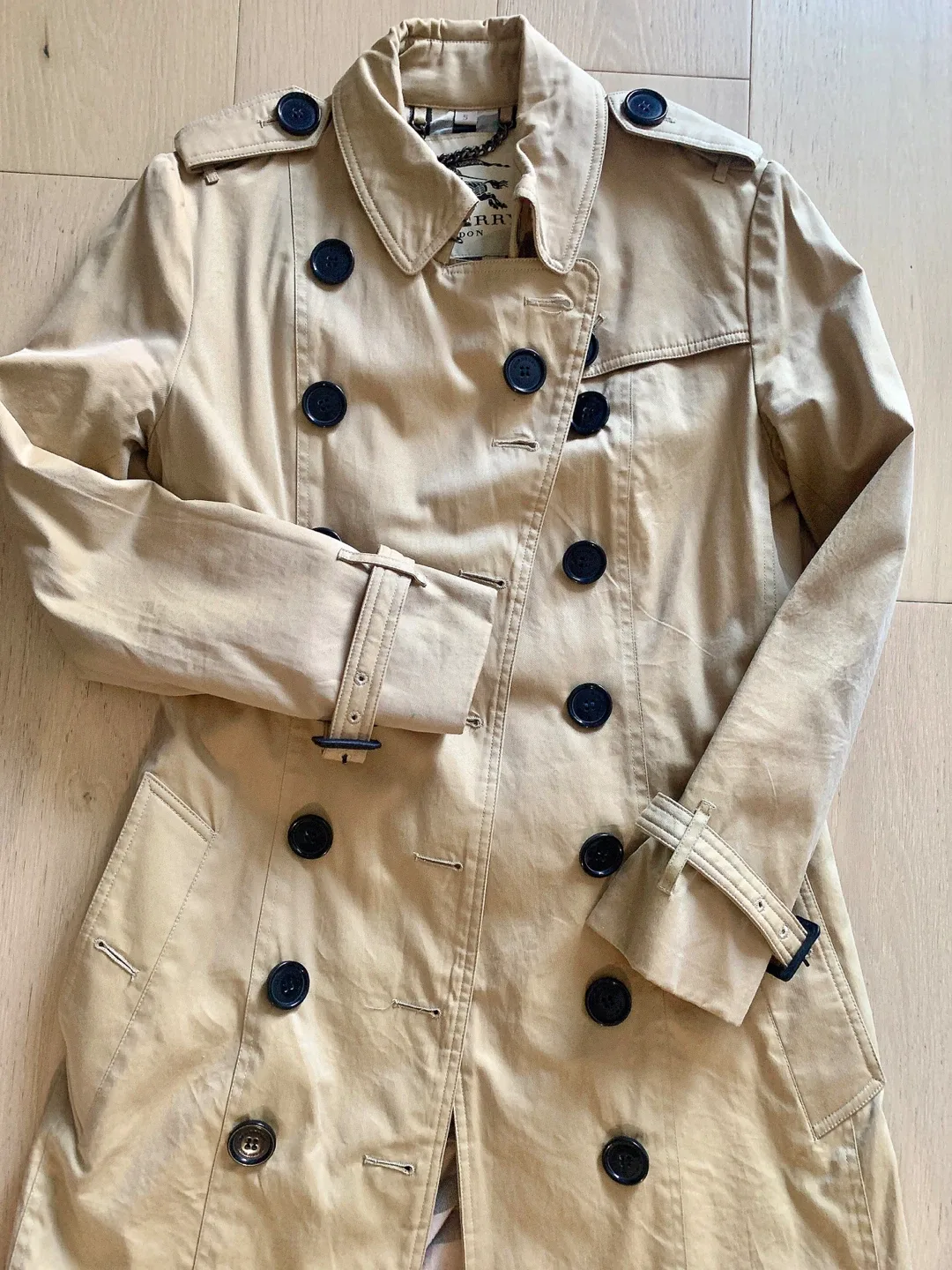 Classic Beige Trench Coat image indicator(2)