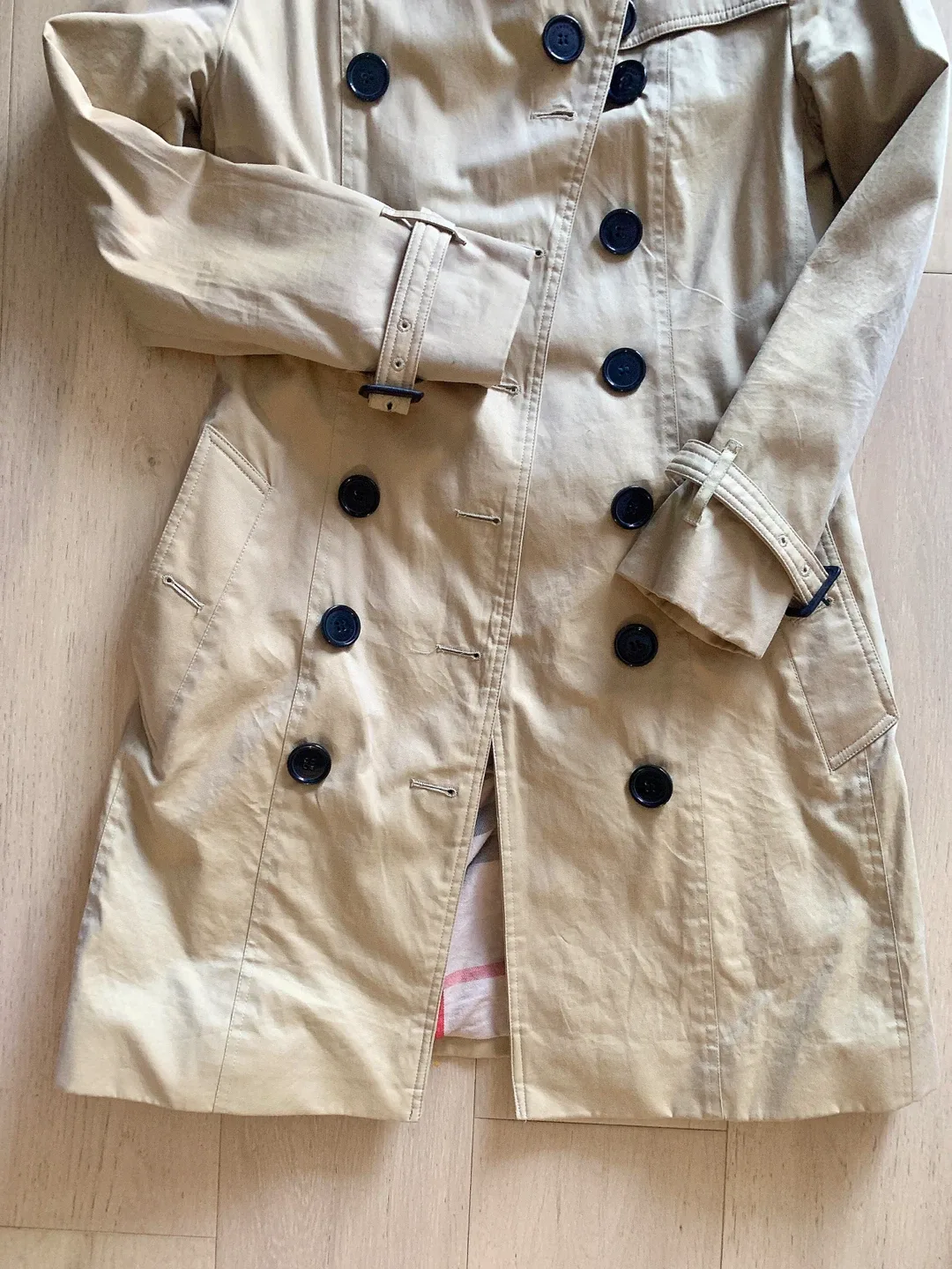 Classic Beige Trench Coat image indicator(3)