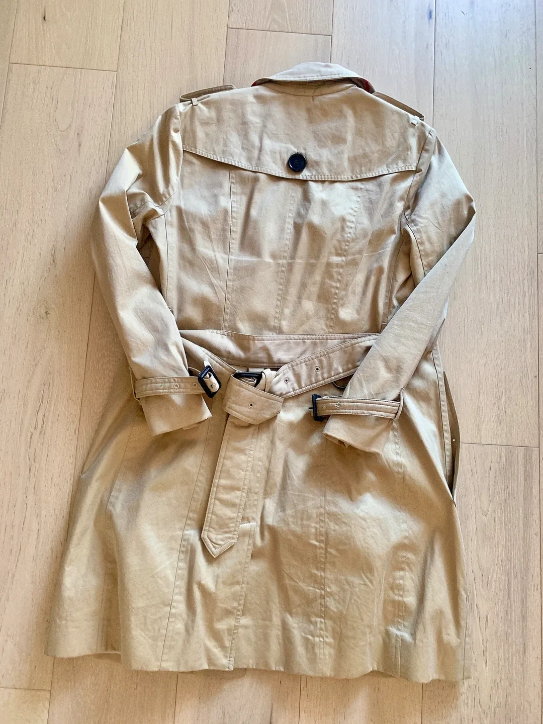 Classic Beige Trench Coat image indicator(4)