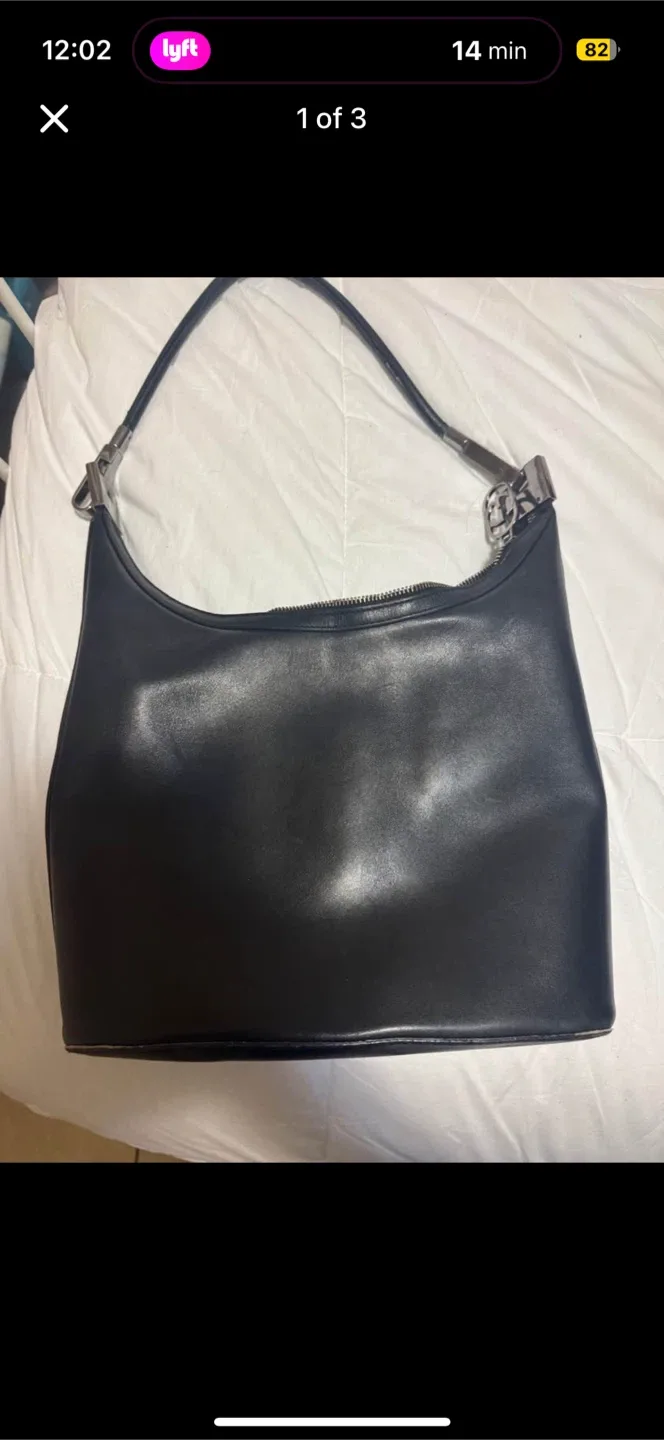 Gucci Black Leather Shoulder Bag image indicator(2)