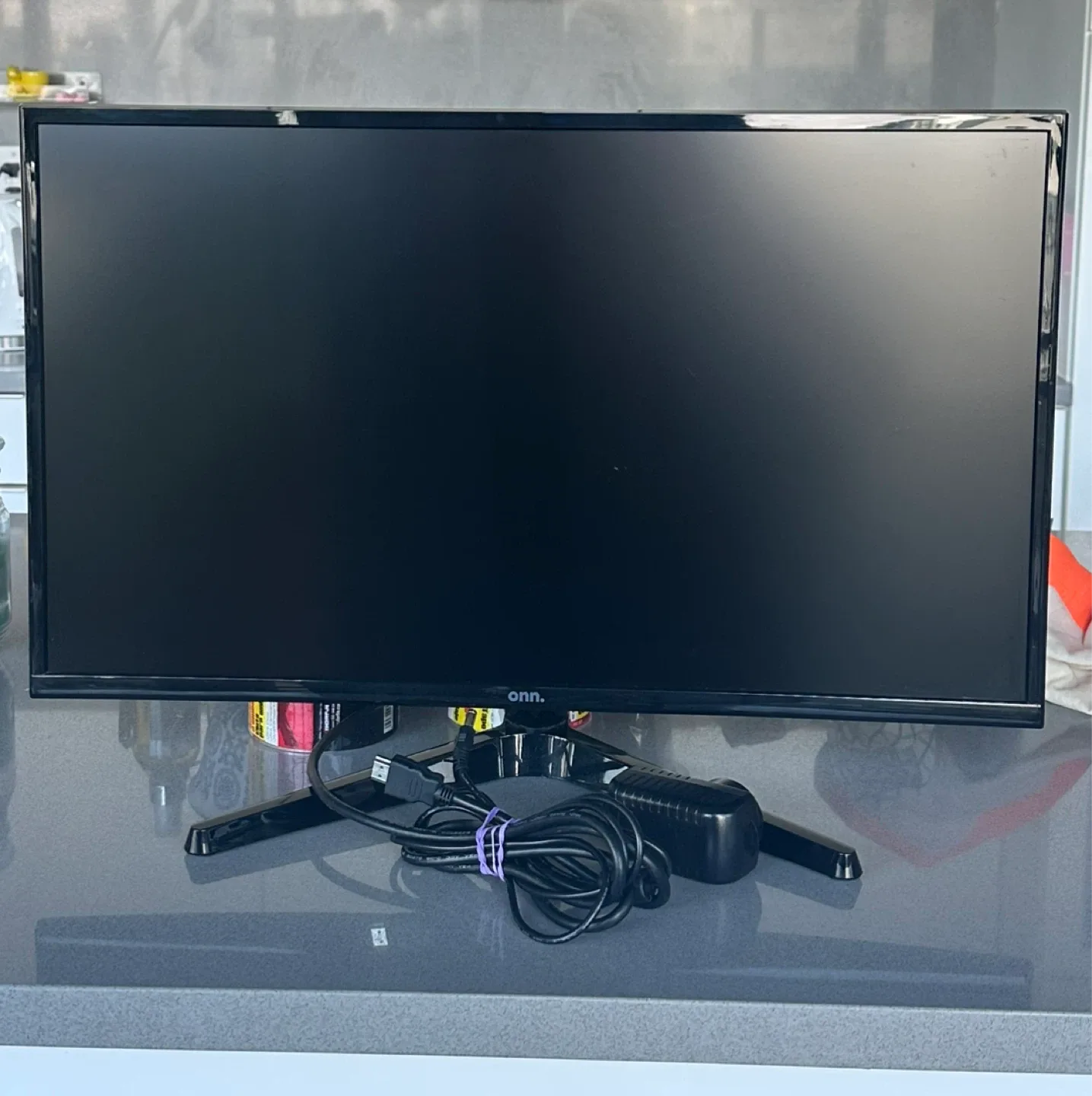 onn. Monitor (24 inch)