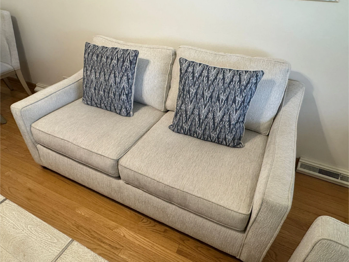 Comfortable Loveseat Sofa - Great Condition! - photo 3