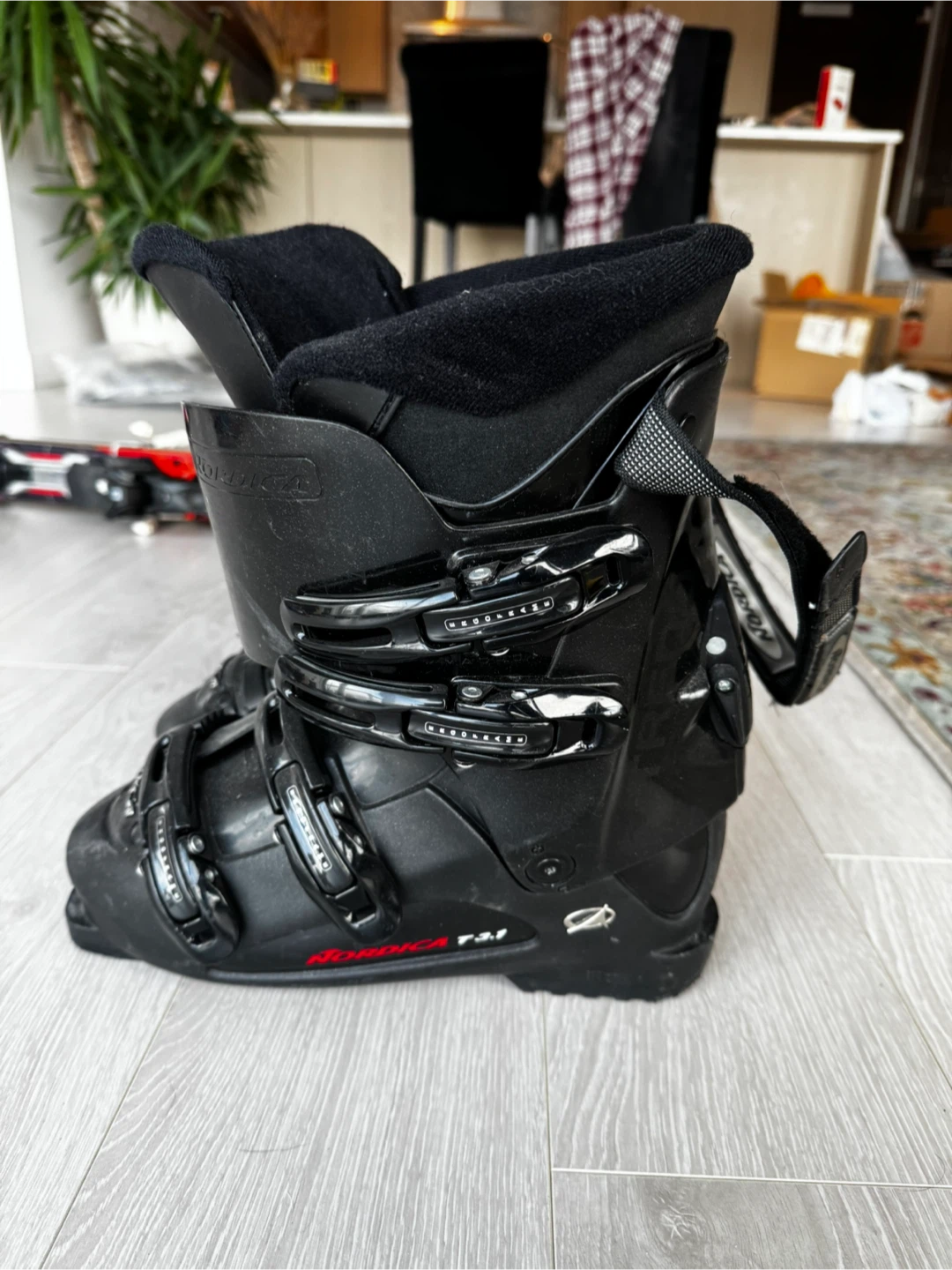 Skis and boots - photo 5