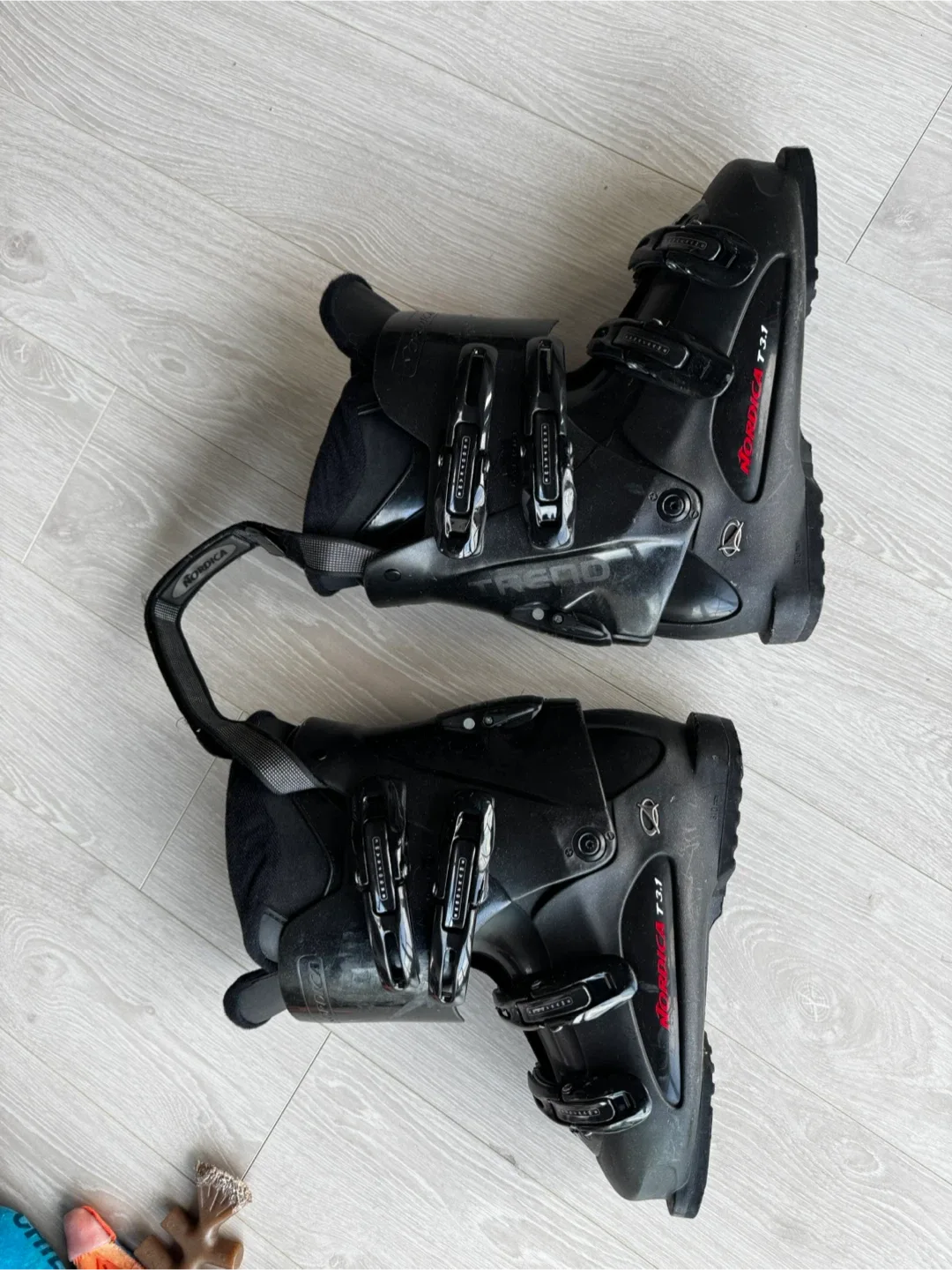 Skis and boots image indicator(8)