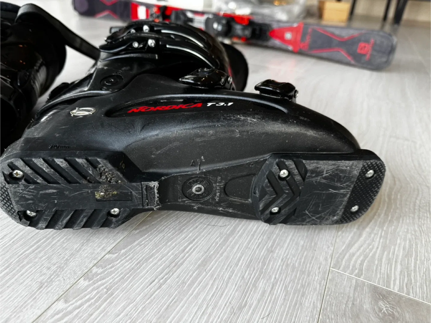 Skis and boots image indicator(9)