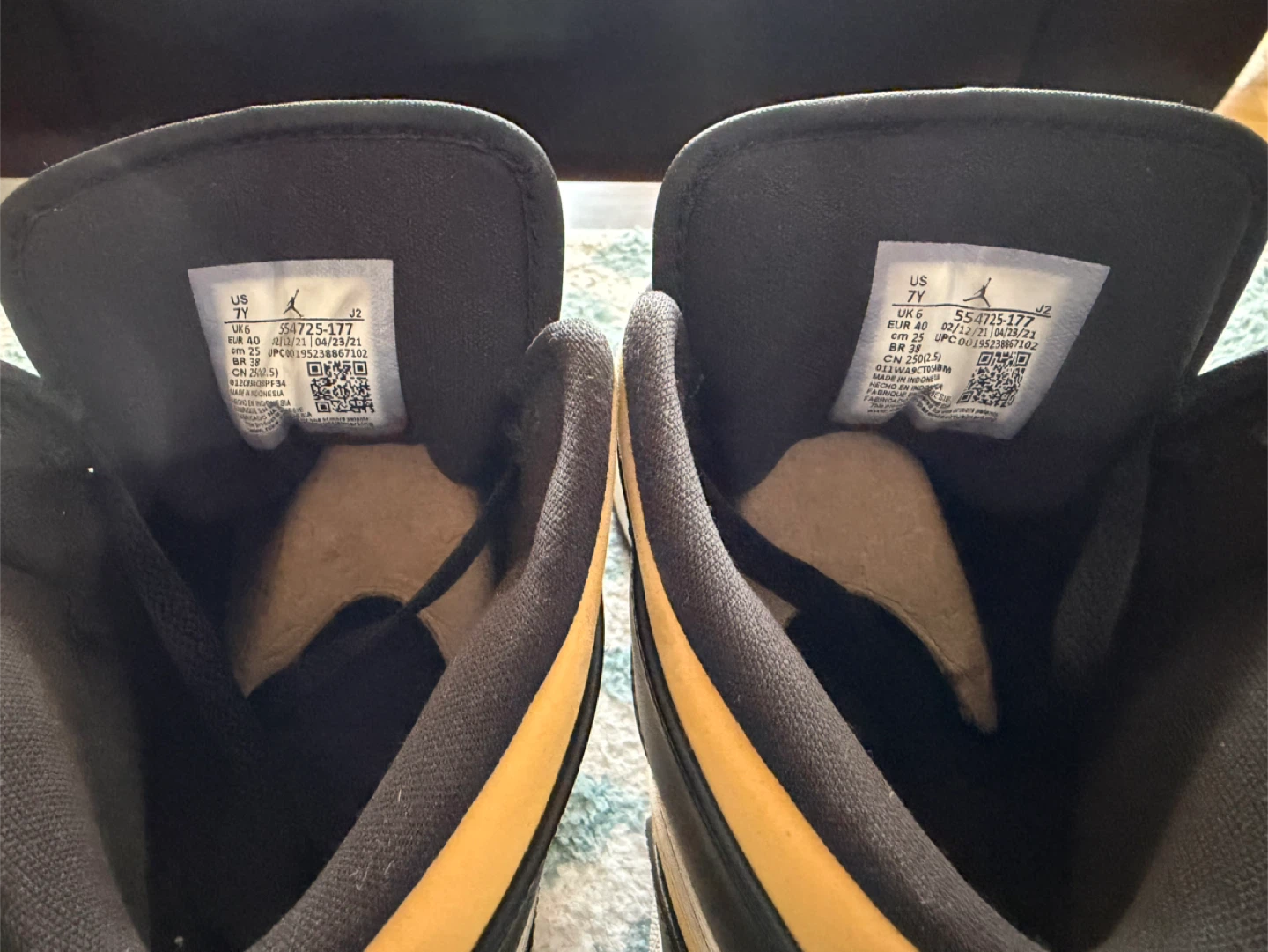 Jordan Air 1 Mid Black/Taxi Youth Size 7Y - photo 4