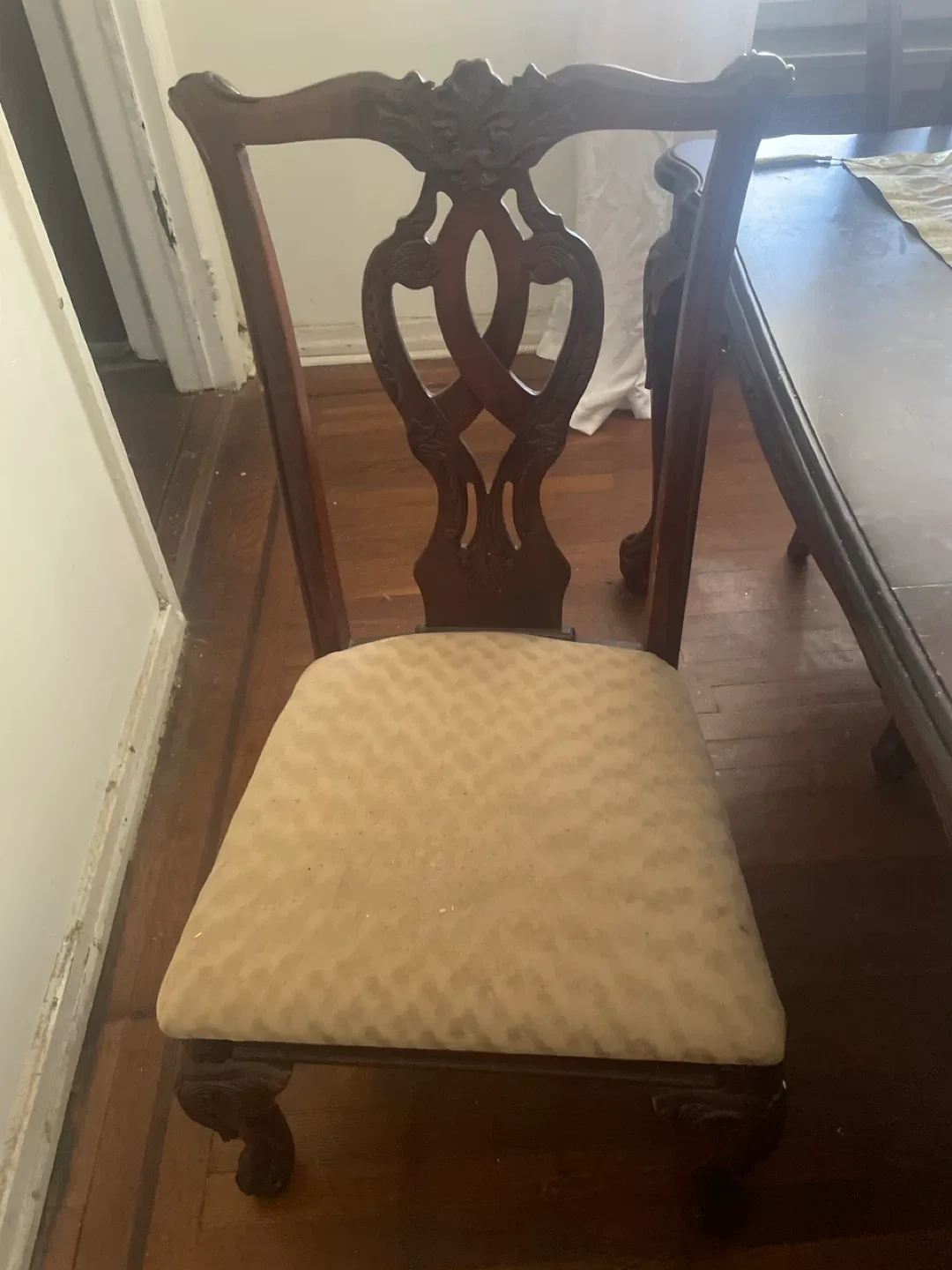 Dining Table with 6 Chairs image indicator(4)