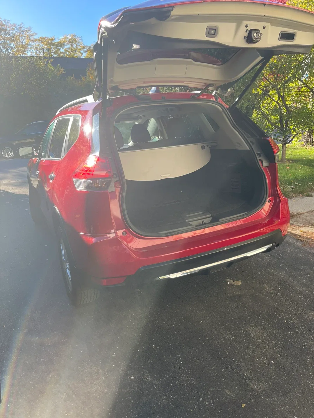 Nissan Rogue SL - Red SUV 2017 it has only 99,200 Km image indicator(4)