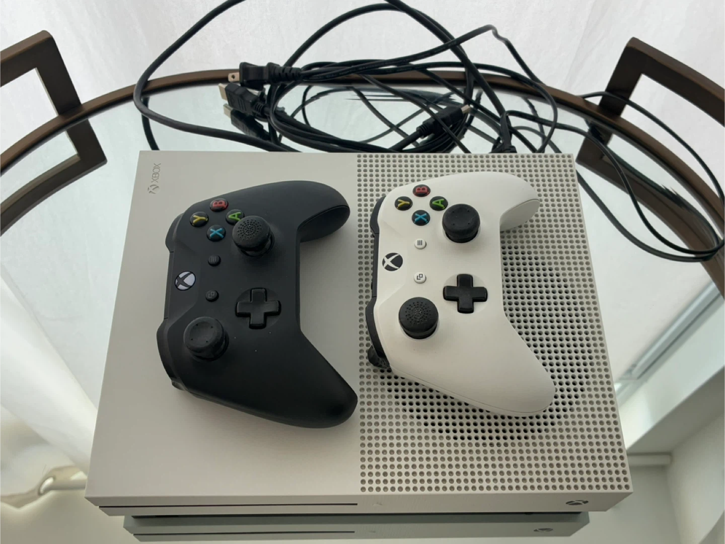 Xbox One S Console with 2 Controllers & bundle of games - photo 3