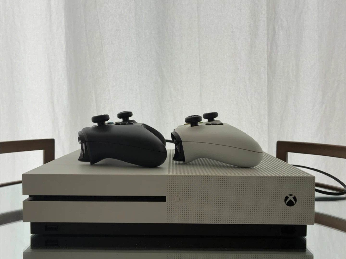 Xbox One S Console with 2 Controllers & bundle of games - photo 4