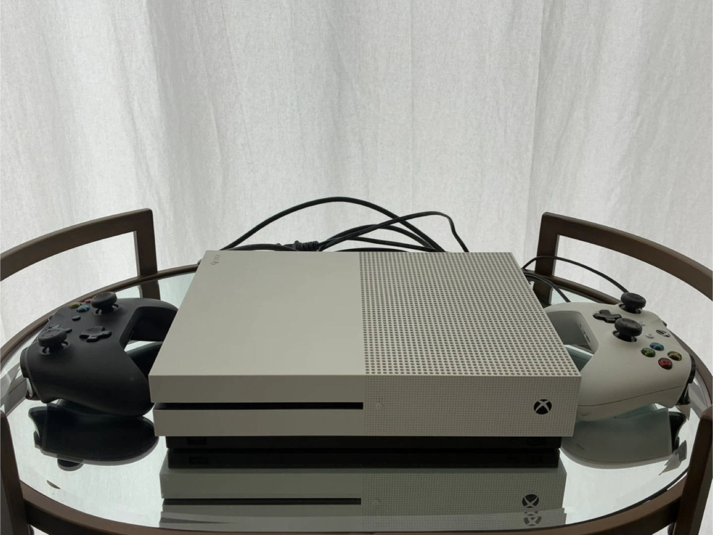 Xbox One S Console with 2 Controllers & bundle of games - photo 2