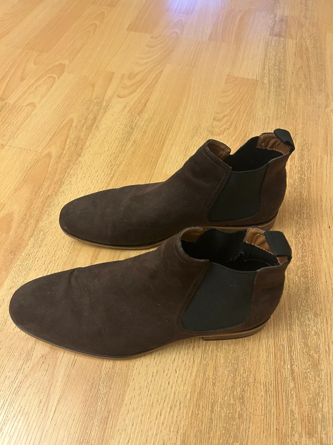 H&M Brown Suede Chelsea Boots - Size 42 image indicator(2)