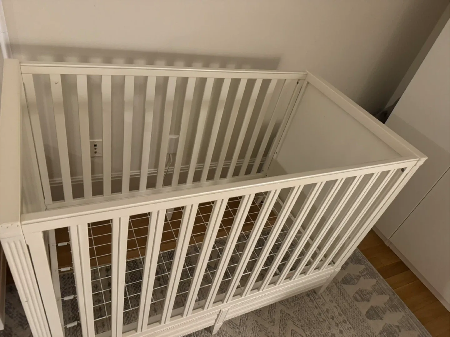 White Baby Crib image indicator(5)