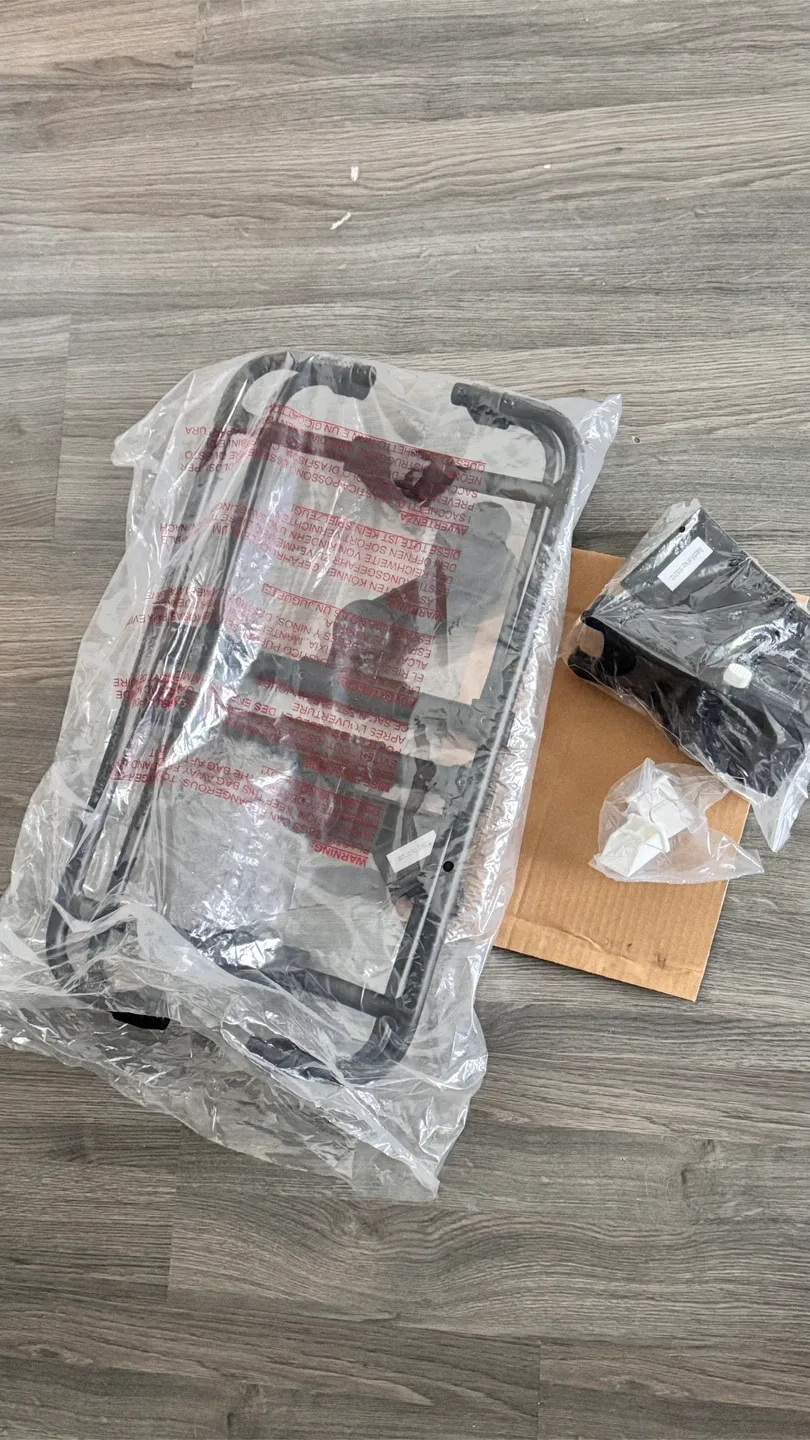 Larktale Caravan QUAD Car Seat Adapter - NEW image indicator(2)