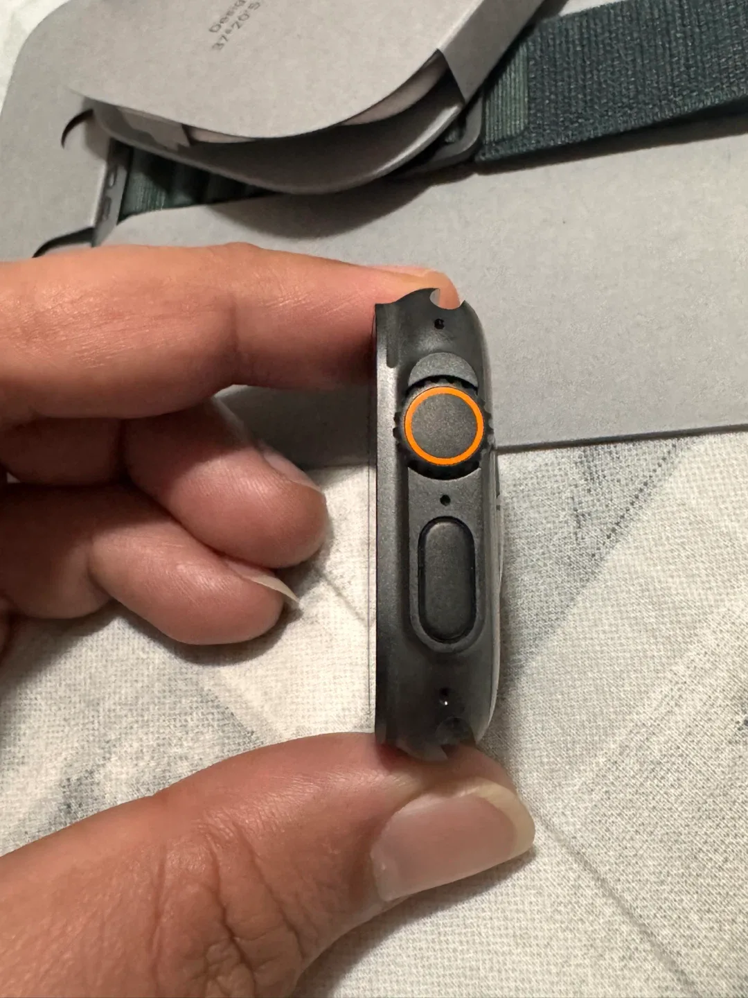 Apple Watch Ultra 49mm GPS + Cellular image indicator(3)