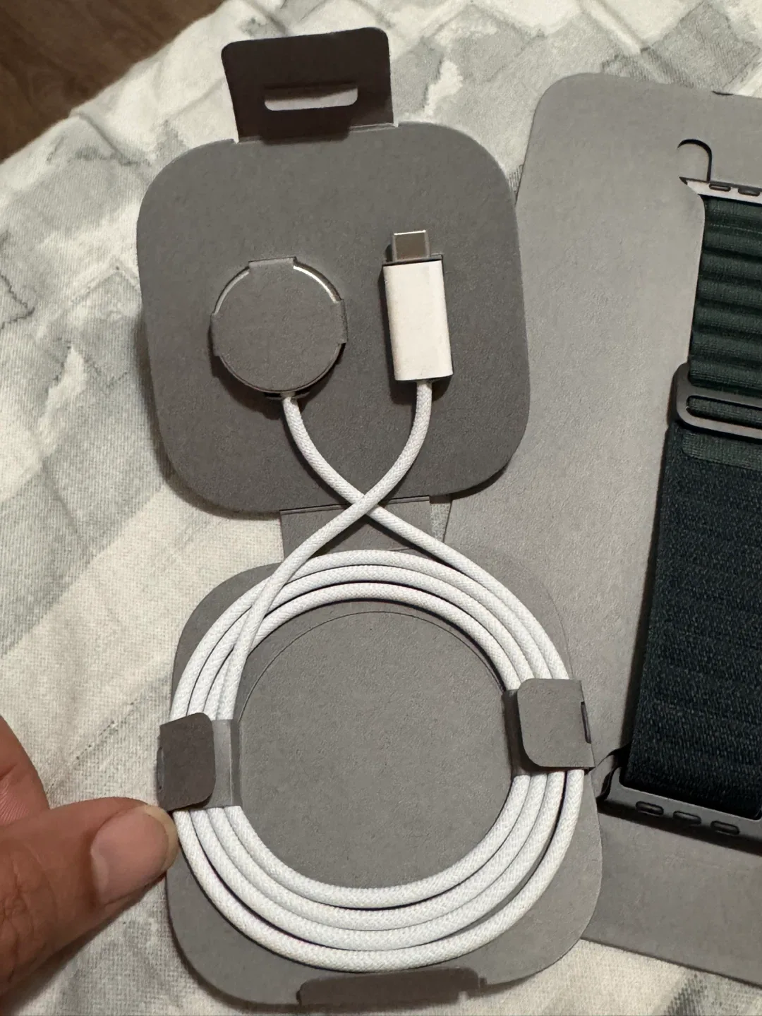 Apple Watch Ultra 49mm GPS + Cellular image indicator(2)