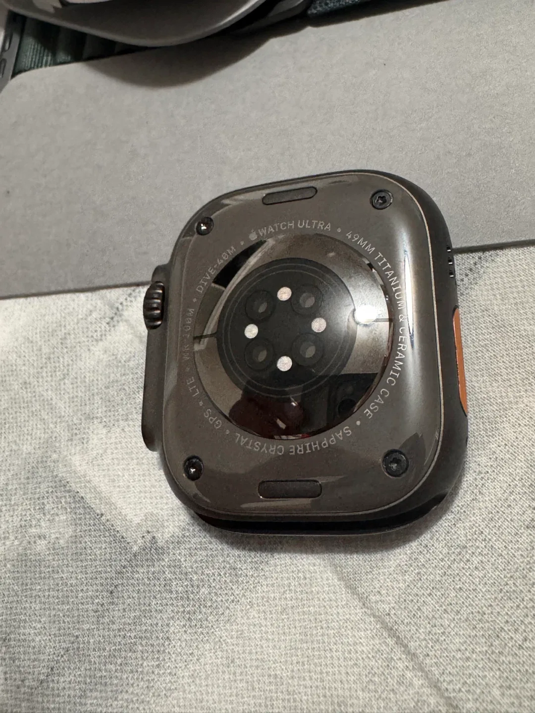 Apple Watch Ultra 49mm GPS + Cellular image indicator(4)