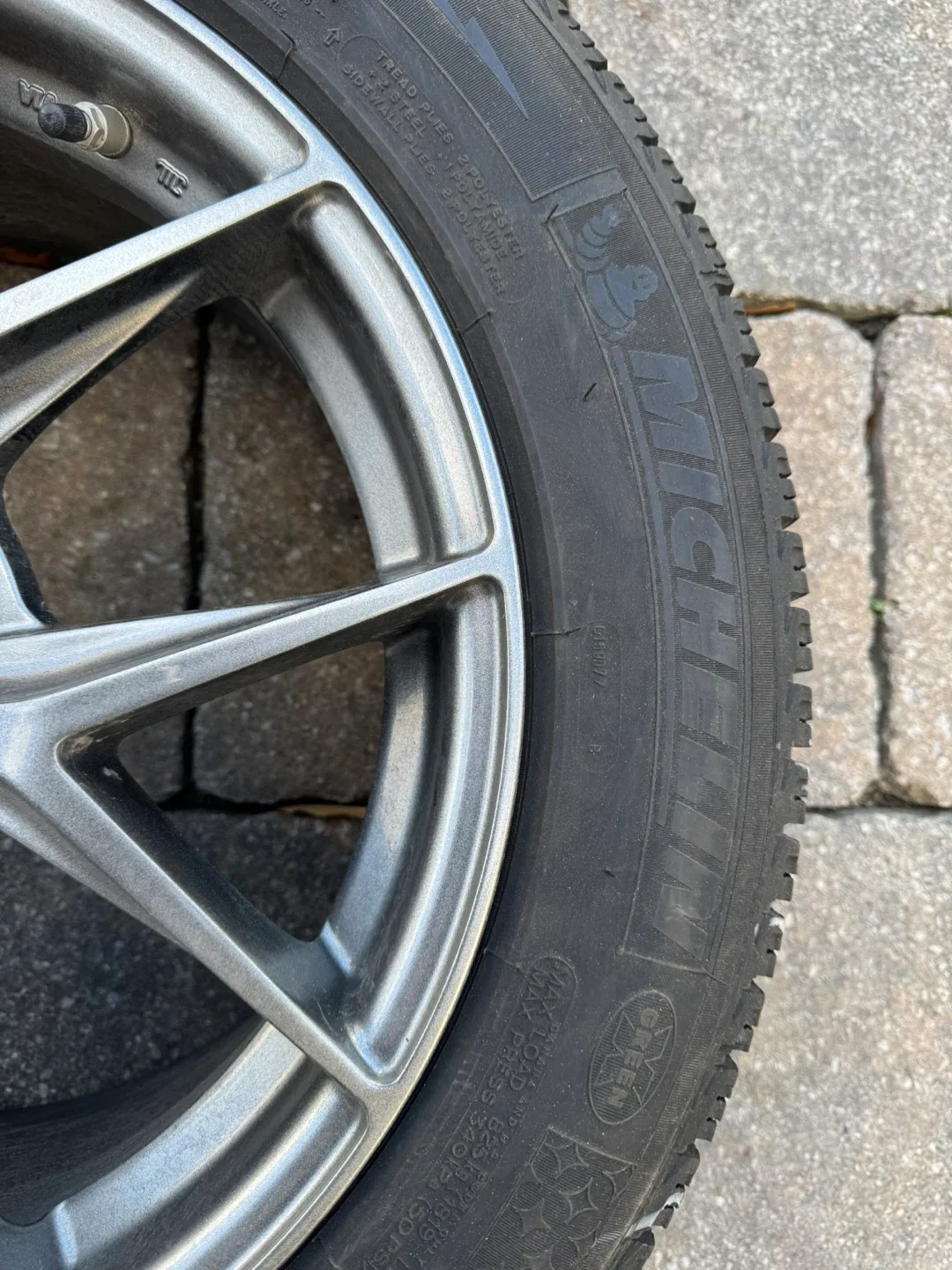 Michelin X-Ice 225/55R17 Winter Tire on DAI Rim image indicator(3)