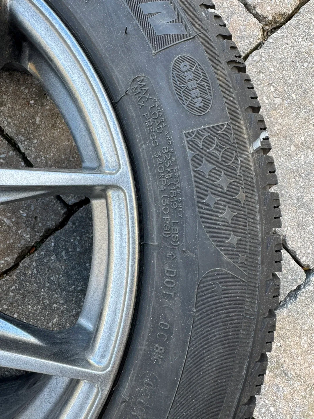 Michelin X-Ice 225/55R17 Winter Tire on DAI Rim image indicator(4)