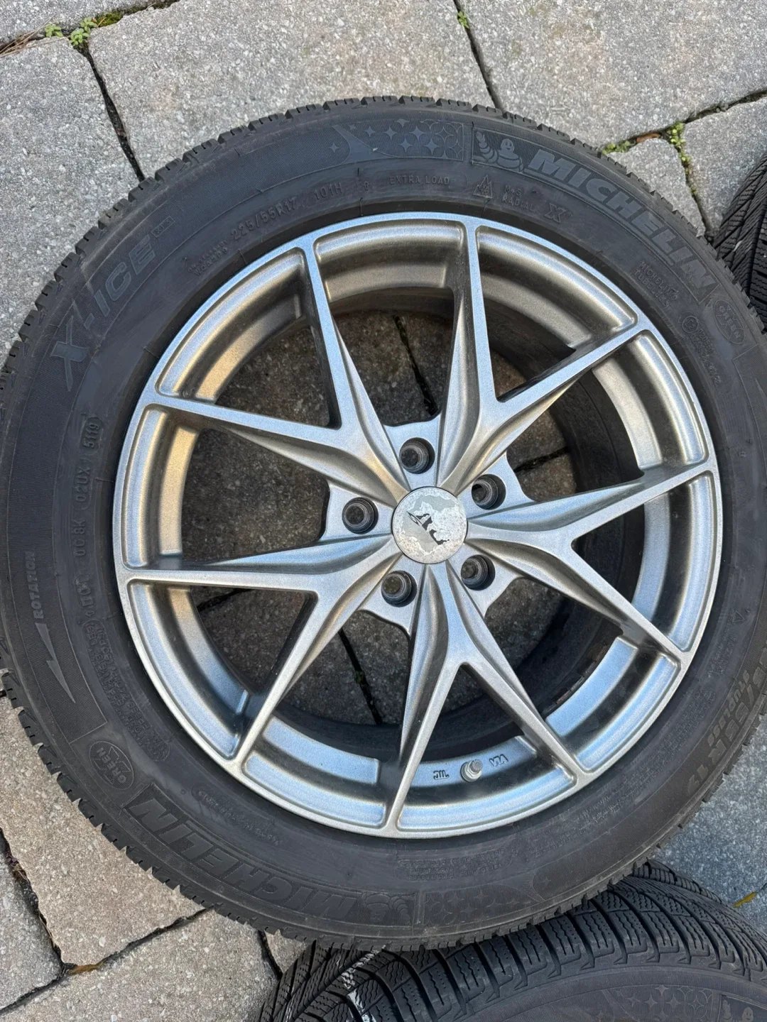 Michelin X-Ice 225/55R17 Winter Tire on DAI Rim image indicator(9)