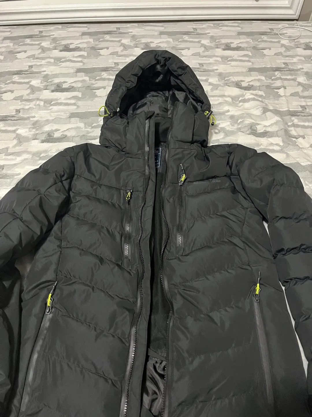 Mountain Warehouse Black Puffer Jacket XS image indicator(2)
