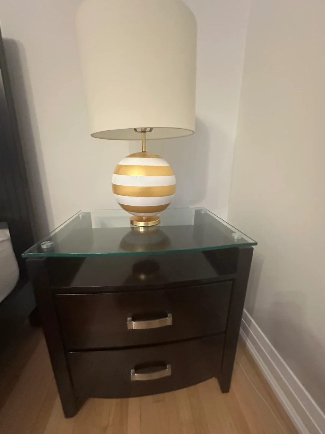 Cinema Queen Bedroom Set - Nightstand x2, Dresser, Mirror, Chest image indicator(4)