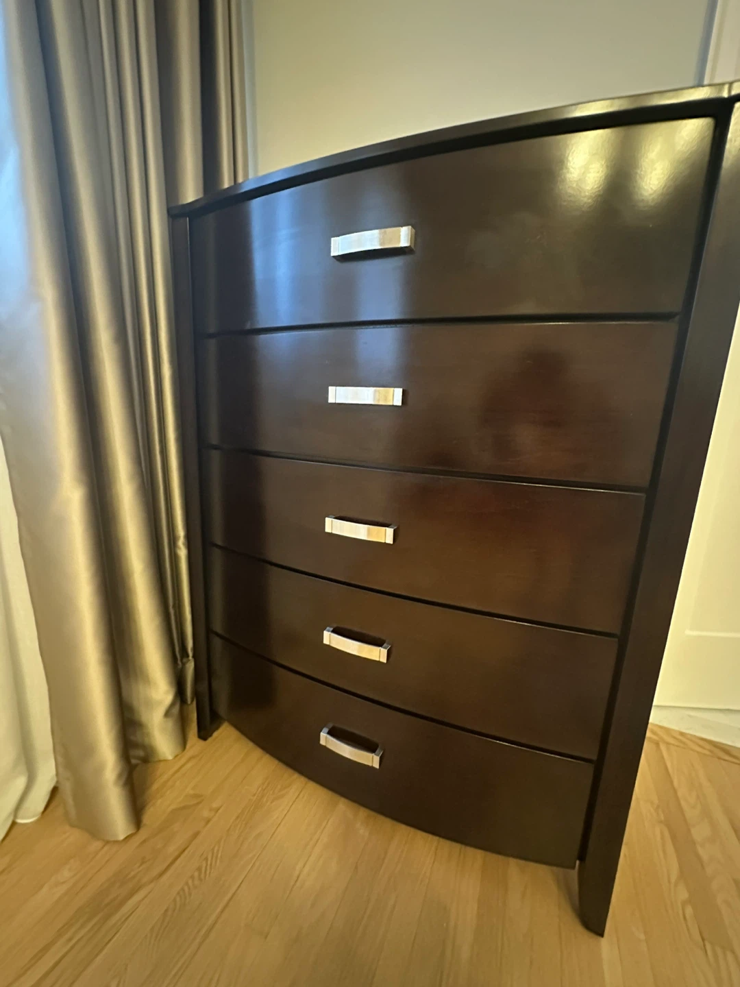 Cinema Queen Bedroom Set - Nightstand x2, Dresser, Mirror, Chest - photo 3