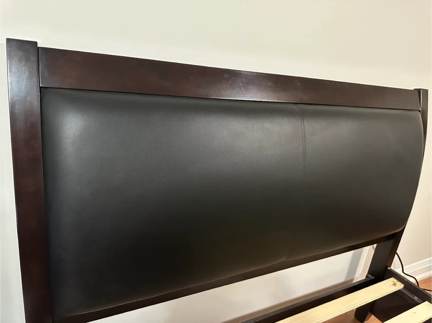 Cinema Queen Bedroom Set - Nightstand x2, Dresser, Mirror, Chest image indicator(6)