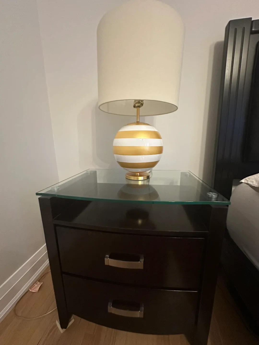 Cinema Queen Bedroom Set - Nightstand x2, Dresser, Mirror, Chest image indicator(5)