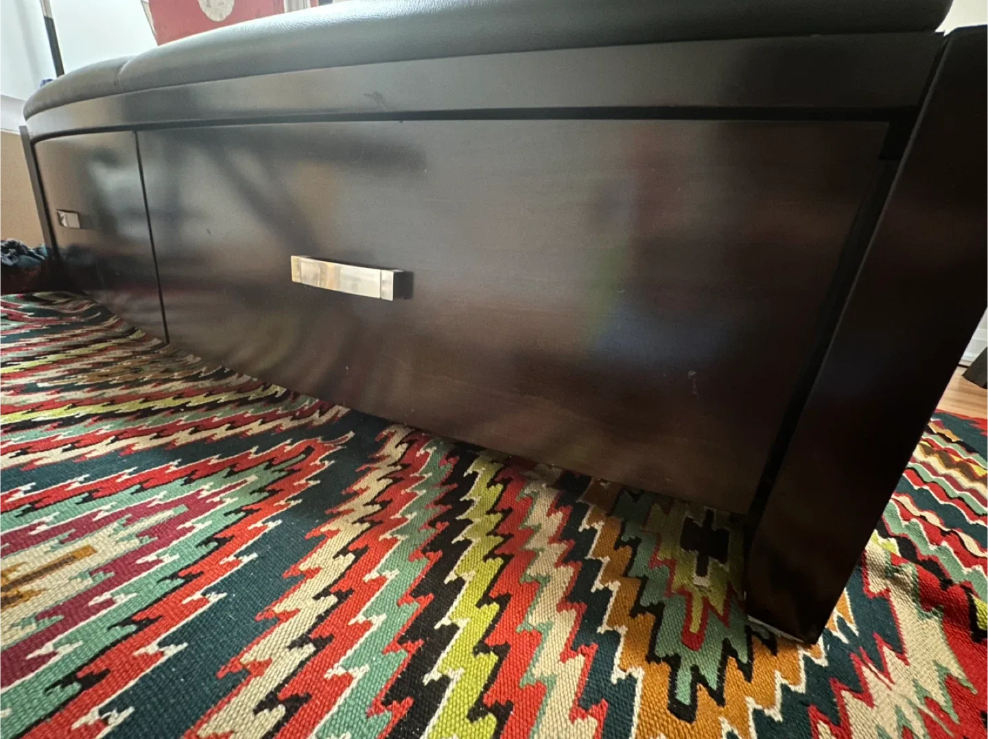 Cinema Queen Bedroom Set - Nightstand x2, Dresser, Mirror, Chest image indicator(7)