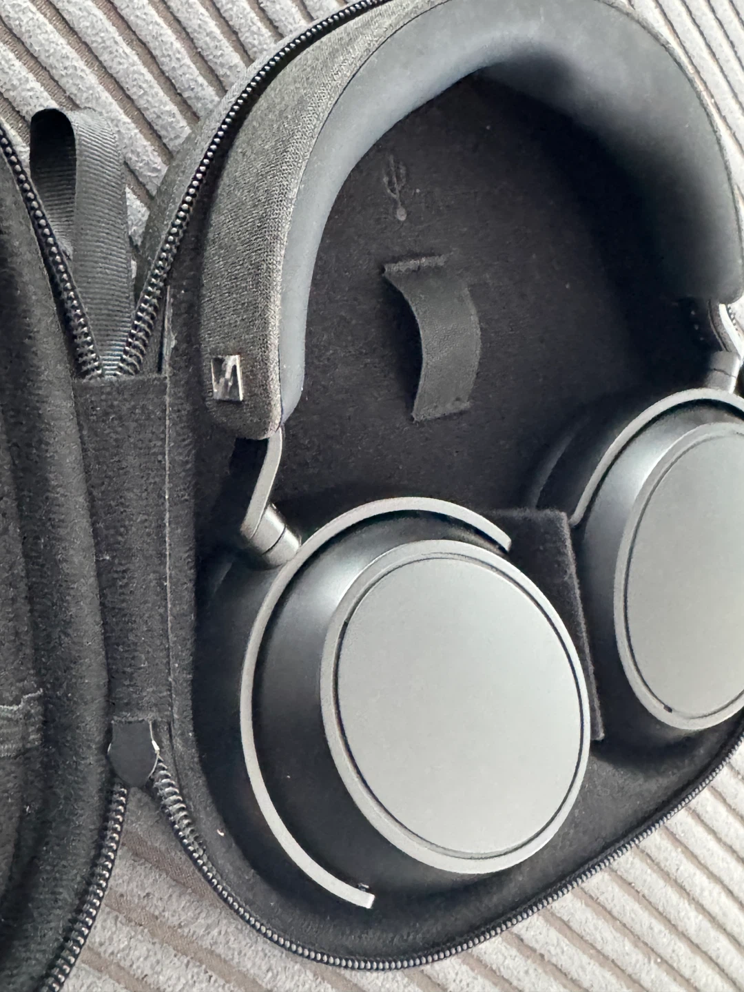 Sennheiser Momentum 4 Wireless Headphones - photo 5
