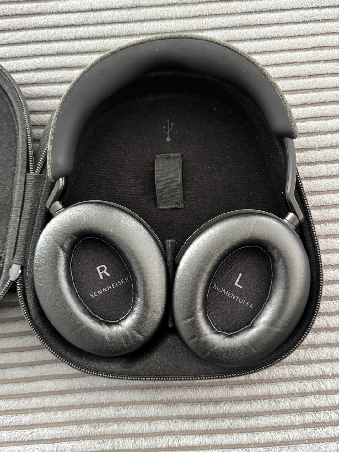 Sennheiser Momentum 4 Wireless Headphones - photo 2