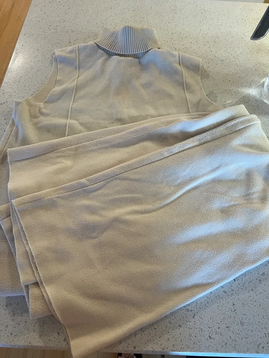 Beige Knit Sleeveless Top and Pants Set thumbnail