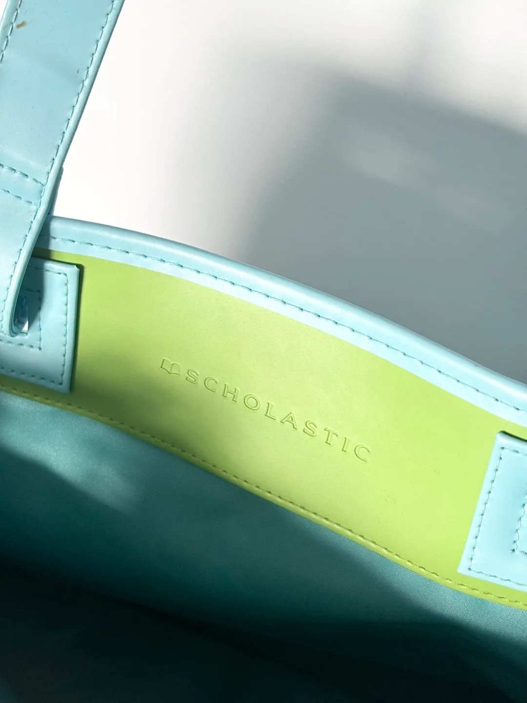 Scholastic stripped beach bag image indicator(3)