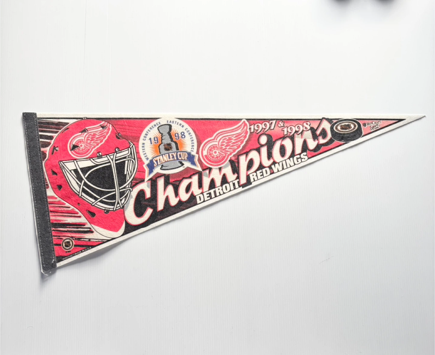 Vintage Detroit Red Wings NHL pennant
