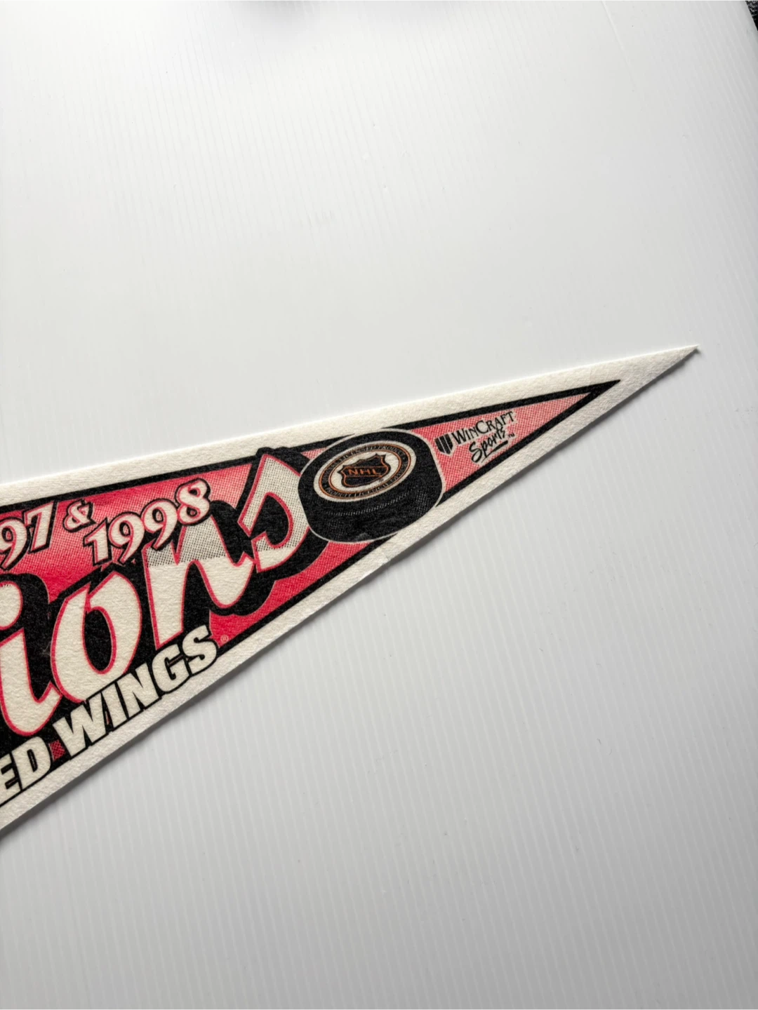 Vintage Detroit Red Wings NHL pennant - photo 4