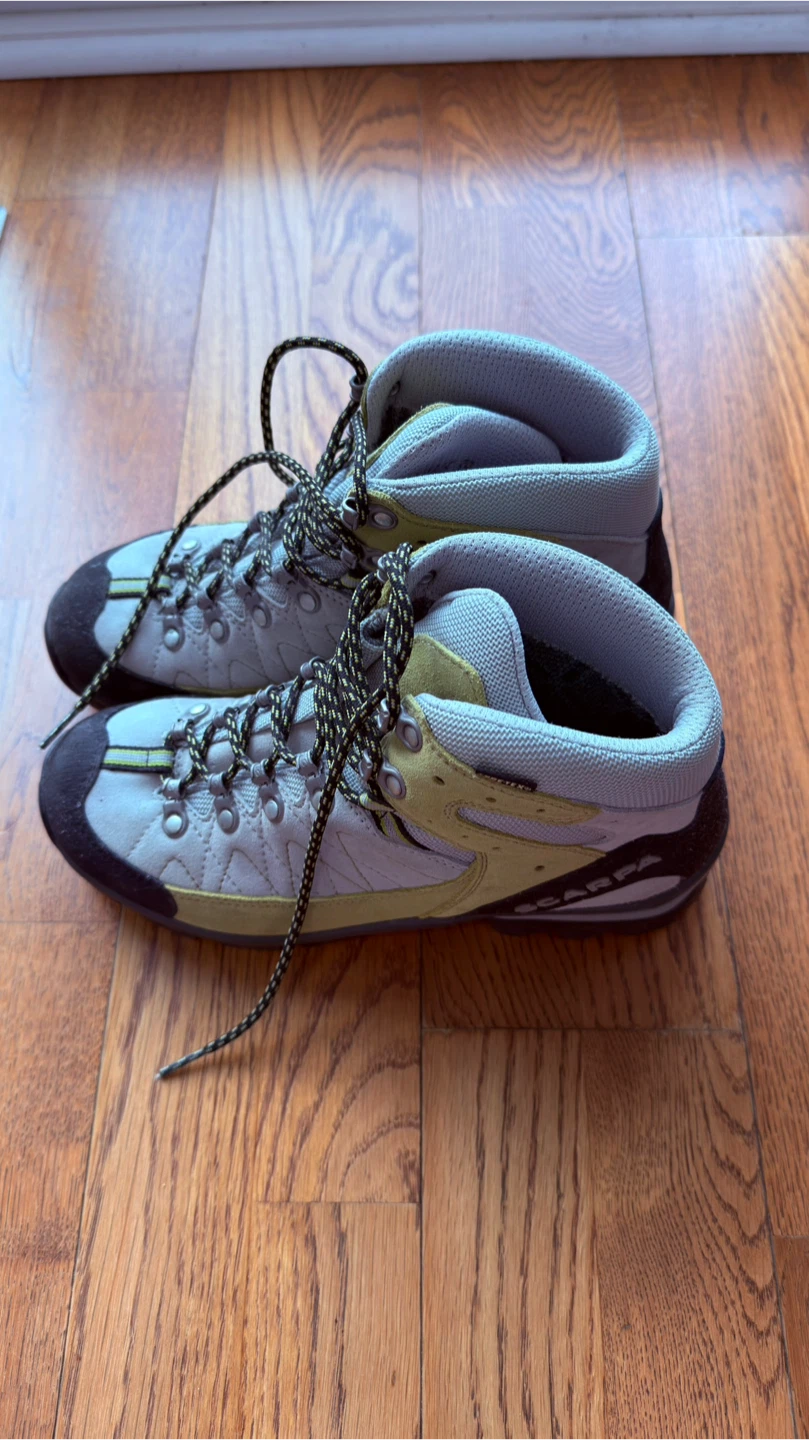 Scarpa Hiking Boots - Women's Size 7.5