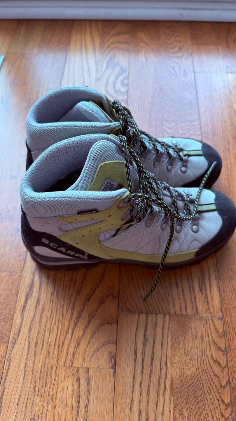 Scarpa Hiking Boots - Women's Size 7.5 - photo 2