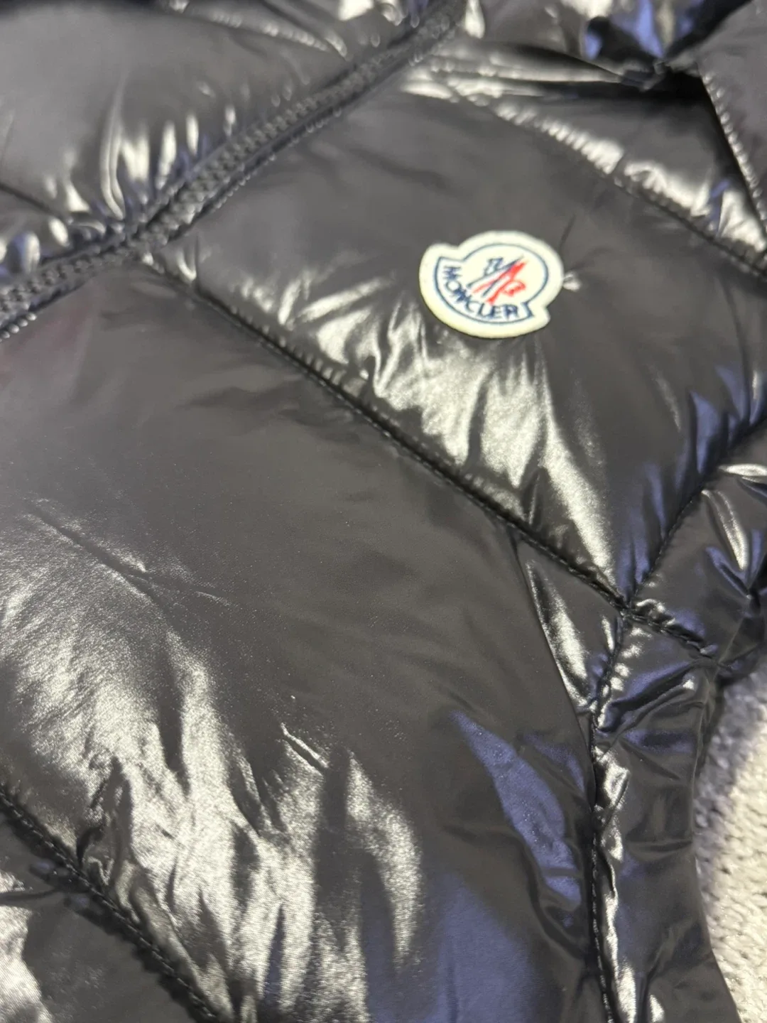 Monclizzy vest with detachable zipper hood (fits size s-m) image indicator(3)