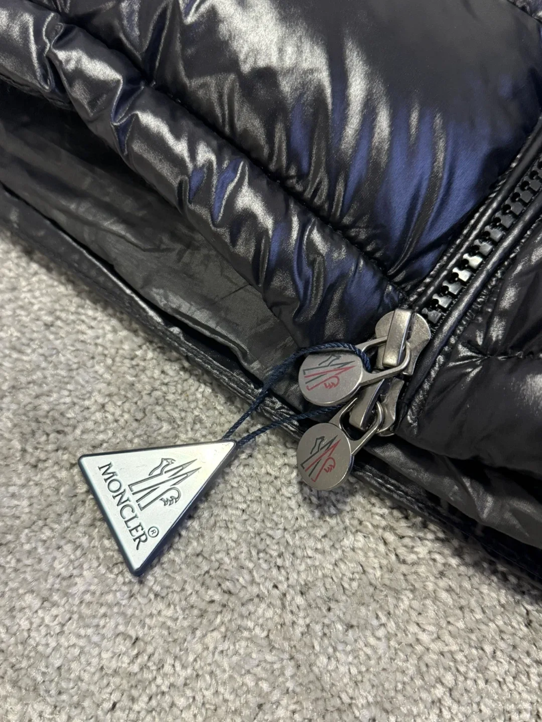 Monclizzy vest with detachable zipper hood (fits size s-m) image indicator(7)