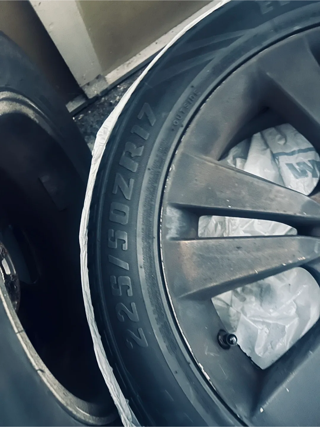 Evergreen 225/50ZR17 Tire image indicator(3)