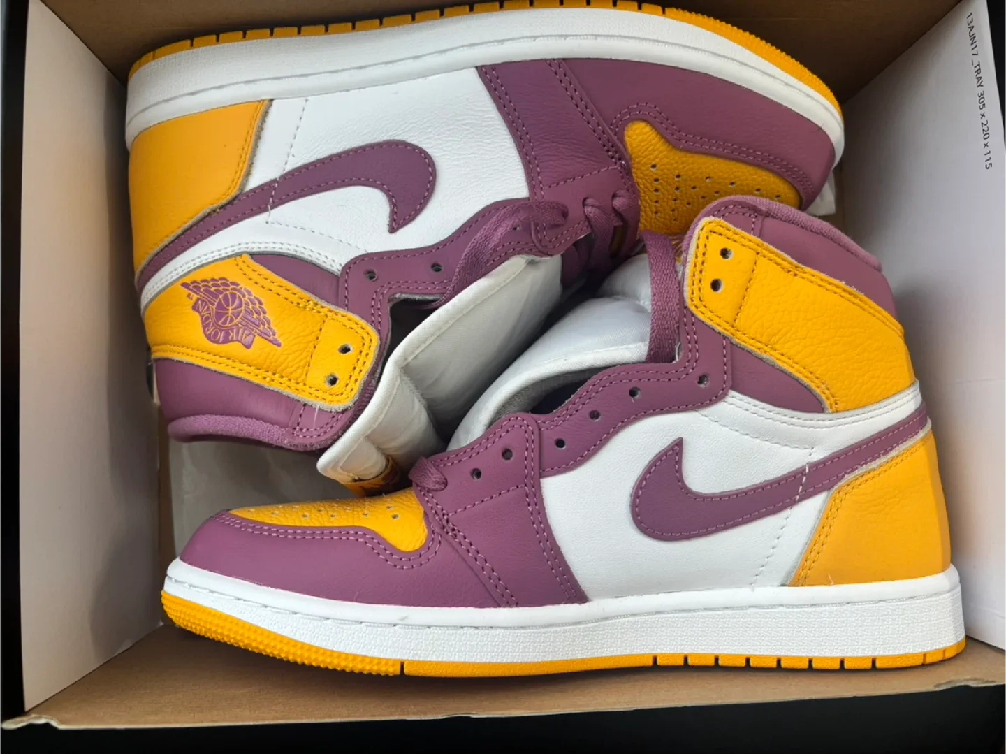 Nike Air Jordan 1 Retro High OG Bordeaux Goldlight - Size 7.5 image indicator(3)