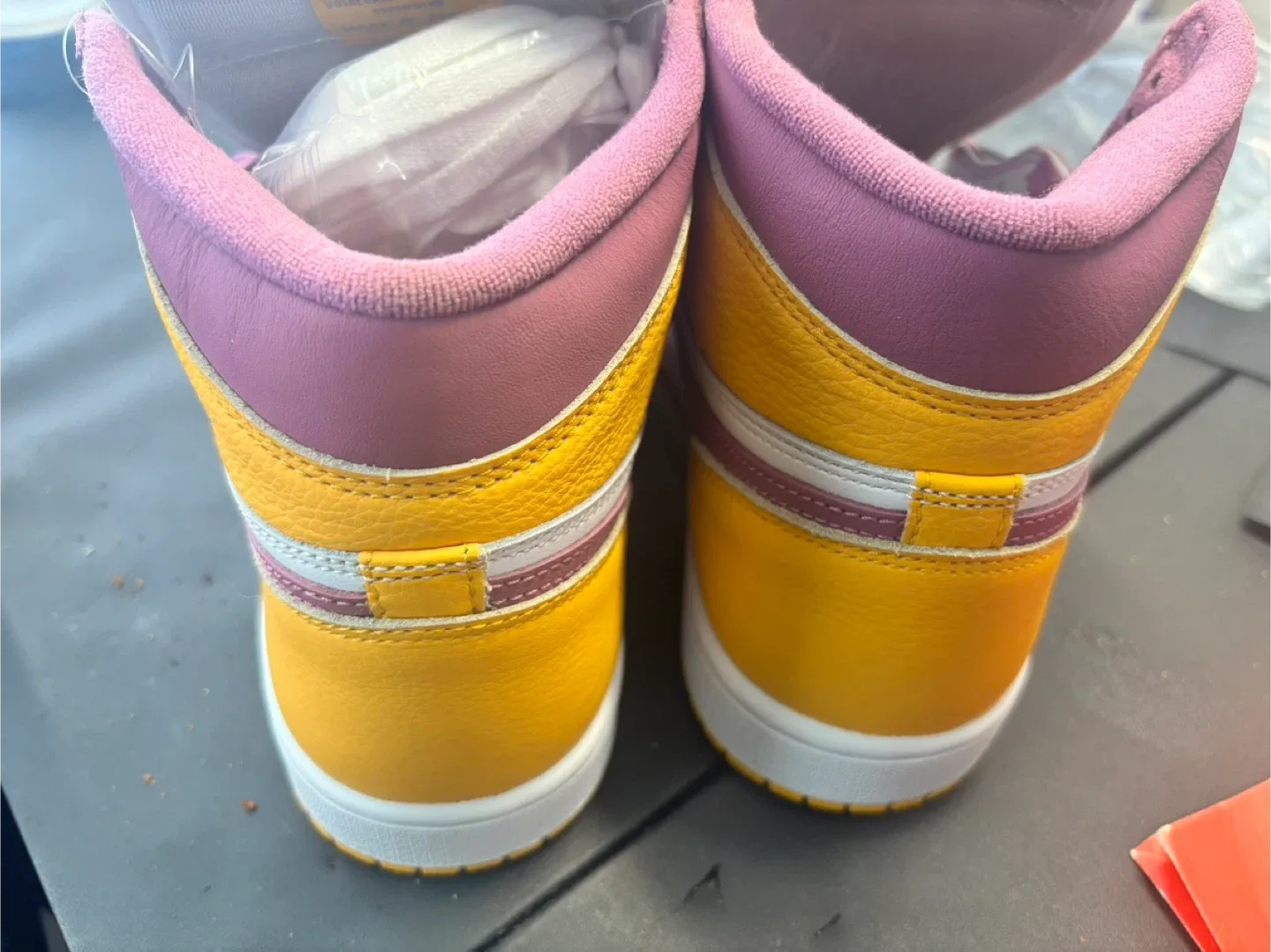 Nike Air Jordan 1 Retro High OG Bordeaux Goldlight - Size 7.5 image indicator(5)