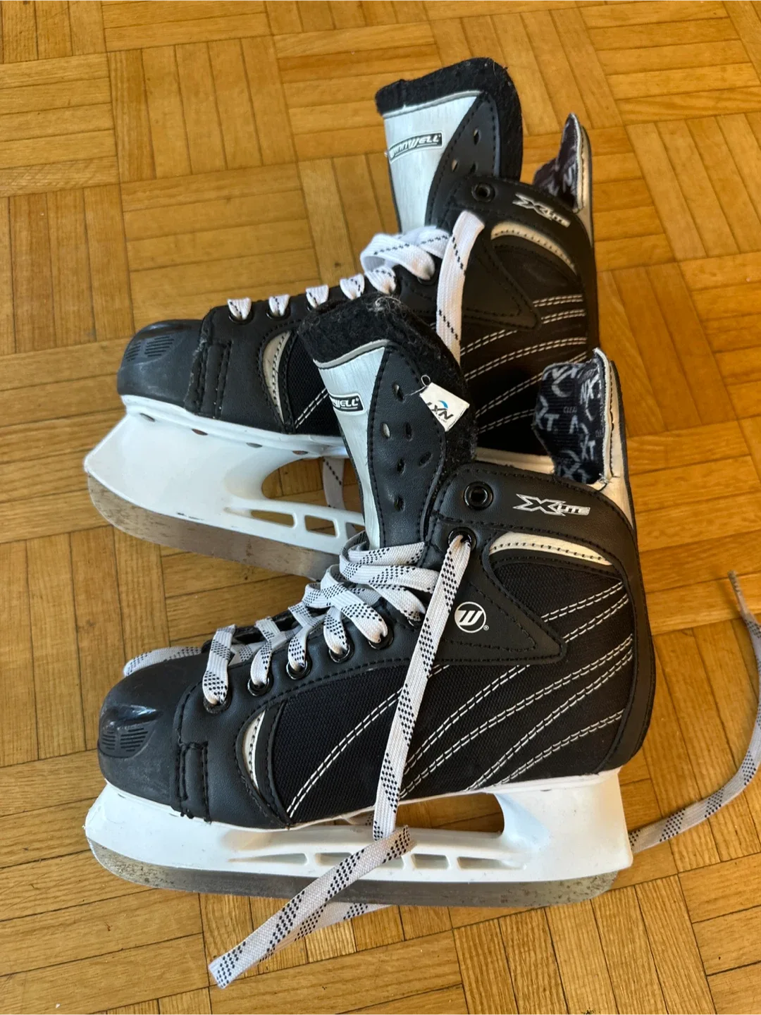 Ice Skates W6 image indicator(2)