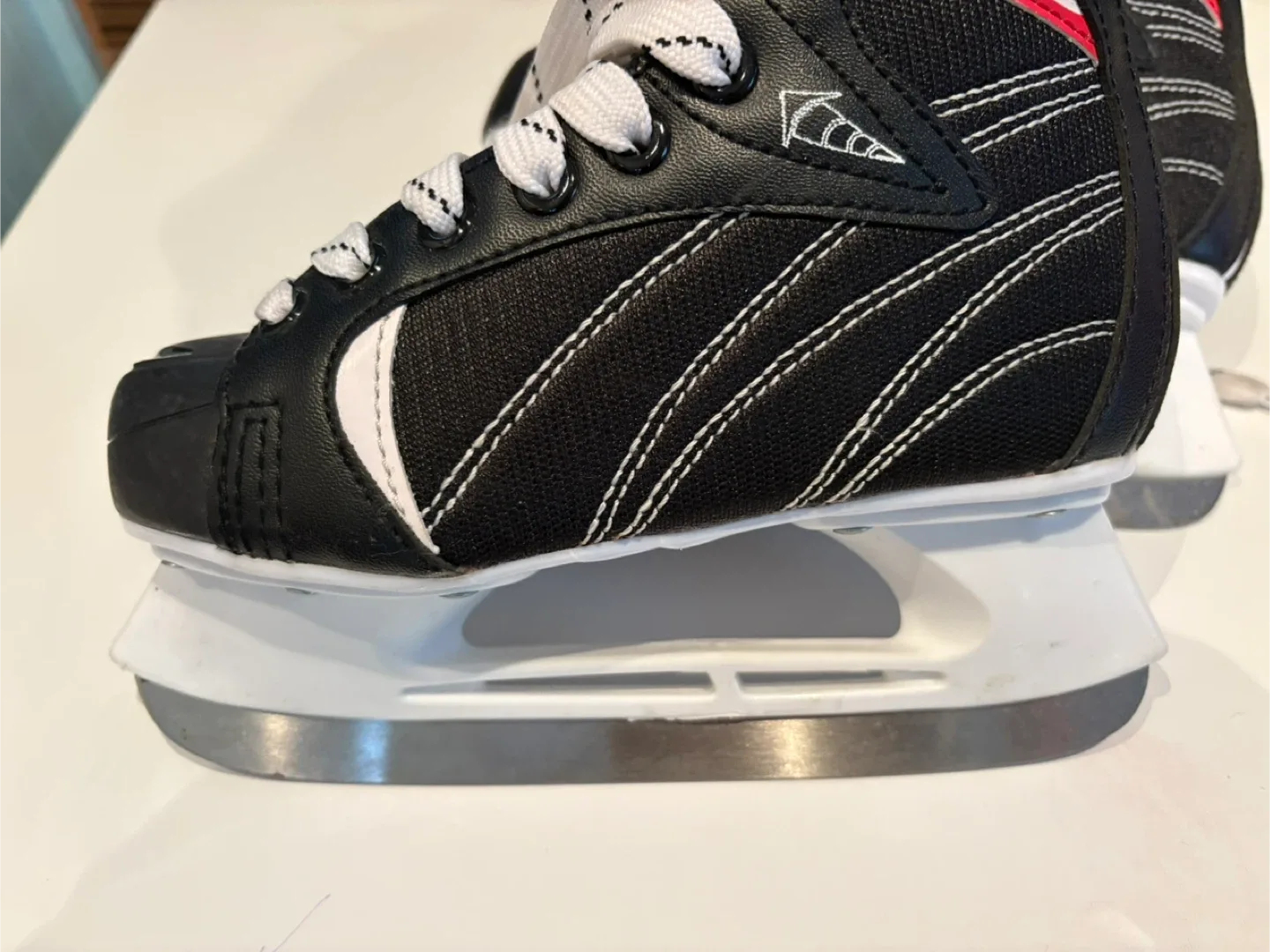 Boys Hockey Ice Skates (Size 12Y) image indicator(2)