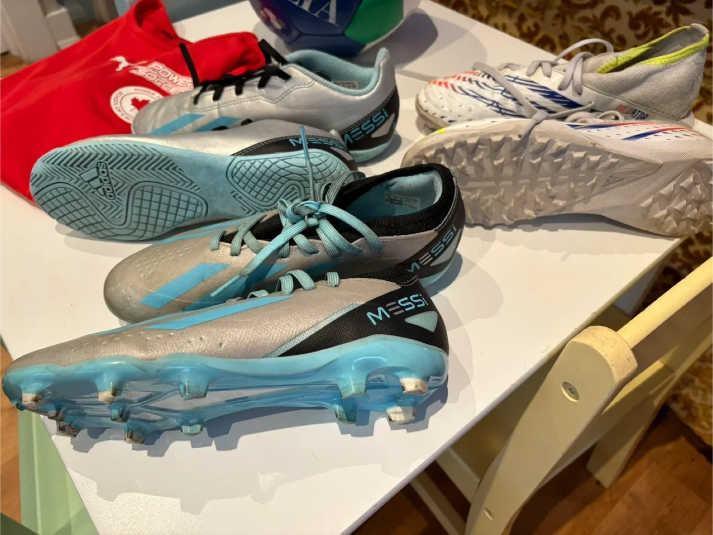 Boys Soccer Shoes (Size 3.5, 4, 4.5) image indicator(2)