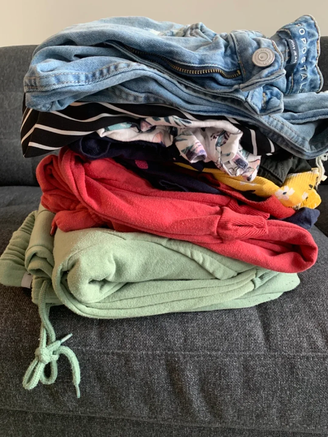 Mixed Clothing Lot - Jeans, Tops, Sweats 🥕