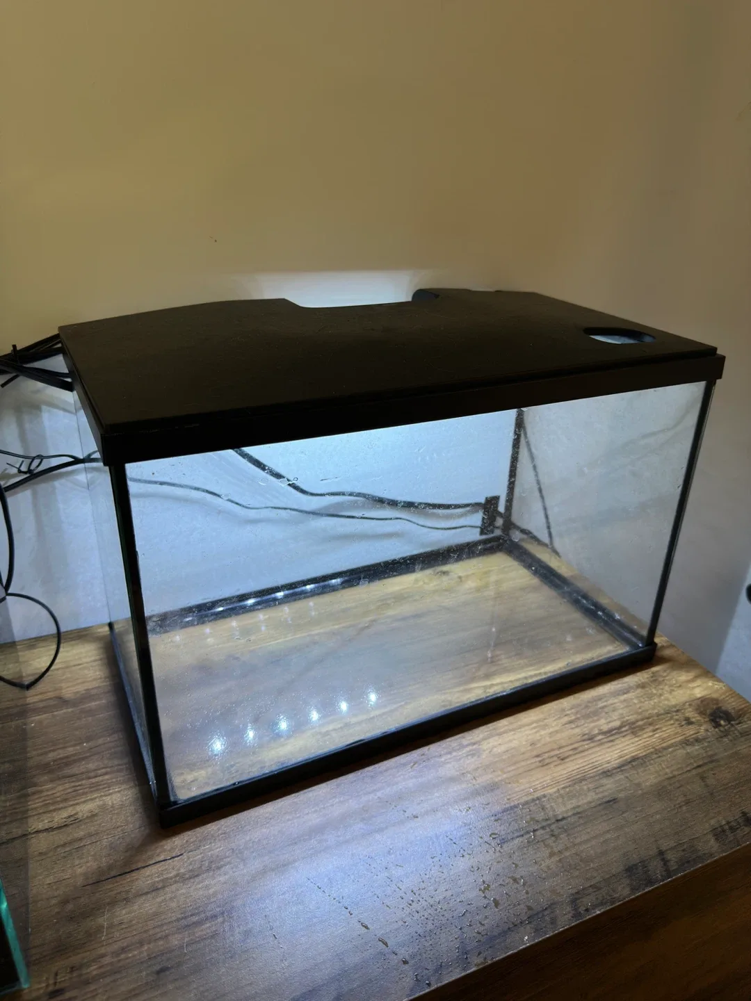 Fish Tank with Lid image indicator(3)