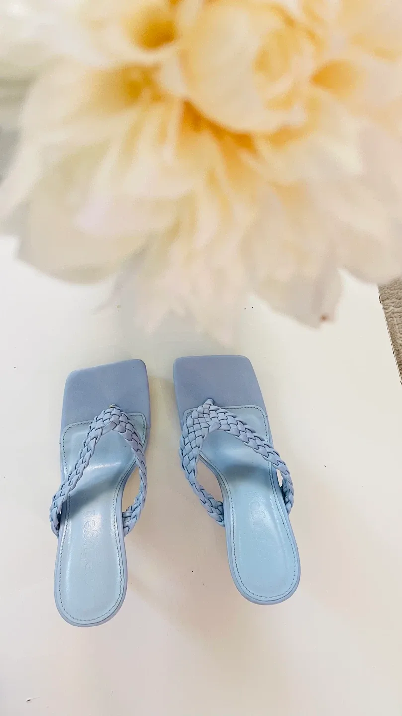 Refuge Heels - Size 6 - Light Blue